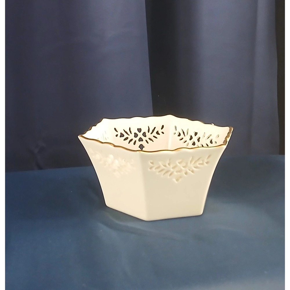LENOX - Vintage Shelburne Hexagonal Bowl Pierced Hearts 24K Gold Trim - Ivory